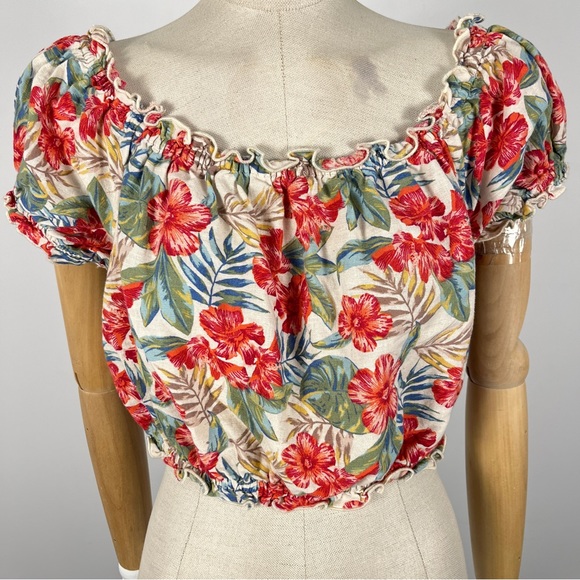 American Eagle Outfitters Tops - AE cropped floral top off shoulder